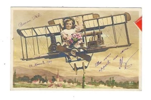 1909 Postcard Fantasy Postcard Bonnie Fete Flying A Plane With Flowers - Bild 1 von 2