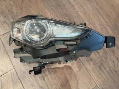 Faro lado pasajero Lexus IS200t 250 300 350 HID COMO NUEVO envío rápido y gratuito Foto 1 de 4