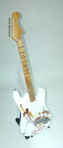 Freddie Mercury Queen Tribute -Chitarra in miniatura -Mini Guitar -Mini Guitarra - Foto 1 di 5