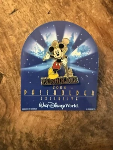 Disney Annual Passholder Exclusive pin 2004 - Picture 1 of 3