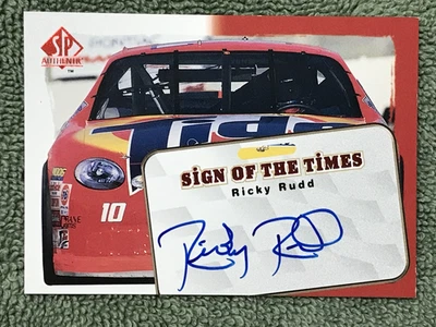1998 SP AUTHENTIC RICKY RUDD SIGN OF THE TIMES "RED" AUTOGRAPH ST10 CARD 156/239 - Image 1 of 4