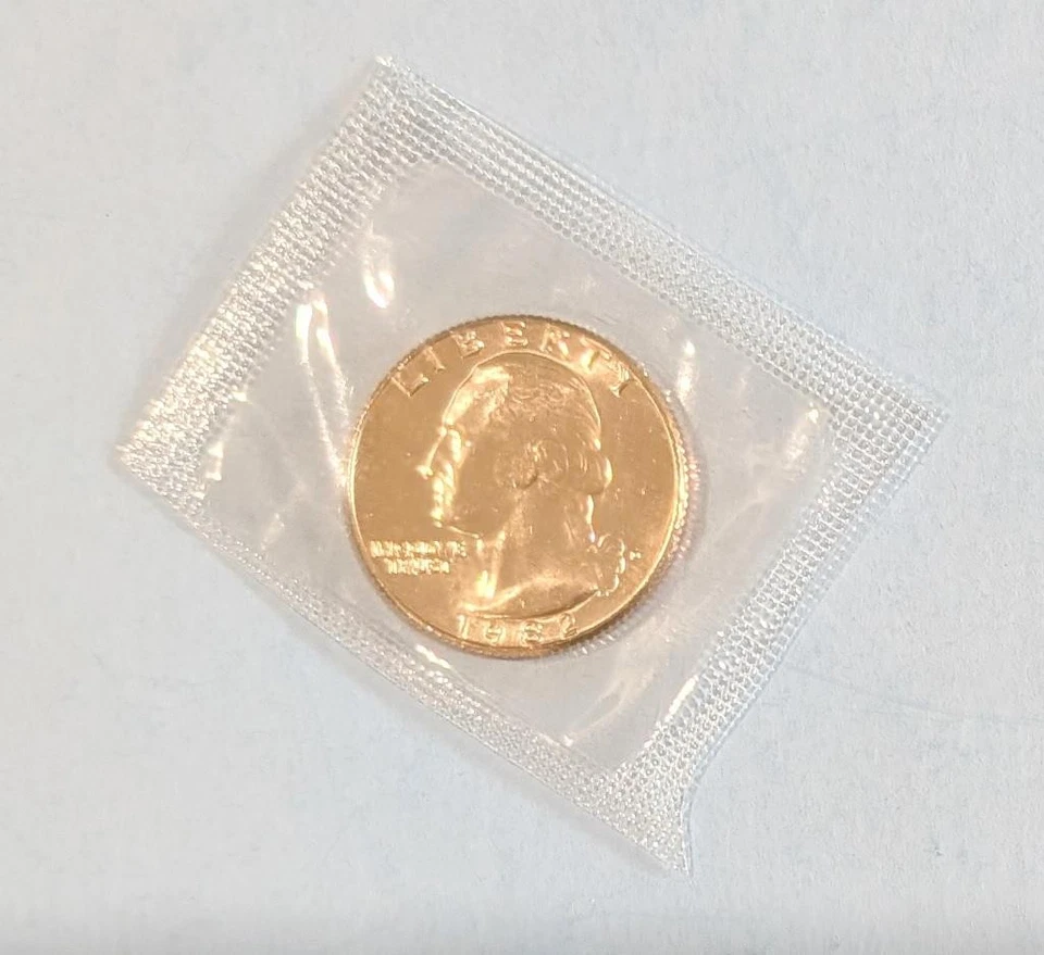 1982 D BU Uncirculated Quarter - From US Mint Souvenir Set- In Cello - Image 1 of 1