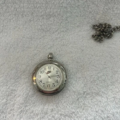 Reloj de bolsillo de cuarzo Nike Air Just Do It con funda de cuero Foto 1 de 4