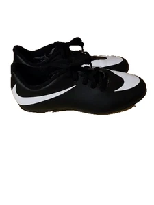 NIKE BRAVATA SOCCER CLEATS 749906-011 UNISEX SIZE 2 YOUTH BLACK PRE-OWNED VGC - Picture 1 of 6