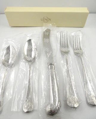 Kirk Stieff WILLIAMSBURG ROYAL SHELL 5 Piece Place Setting Stainless Flatware - Image 1 of 4