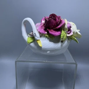 Estatuilla de ramo de flor de cisne hecha en Inglaterra Thorley Bone China - Imagen 1 de 8