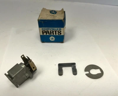 Interruptor de ventana eléctrica puerta trasera Plymouth Dodge Chrysler Newport 1967-68 NOS 2809044 Foto 1 de 4