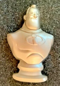 2021 Disney Heroes vs Villains Hall of Sculpted Busts Pin - Robert Parr LE 300 - Bild 1 von 1