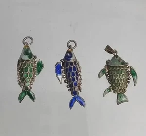 Lote de 3 colgantes de peces de ley vintage. Estate Row 2323b - Imagen 1 de 8