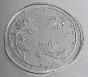 UNIQUE VINTAGE PRESSED GLASS PLATE 12.75” DIAMETER ETCHED PLUMERIA FLOWERS - Picture 1 of 6