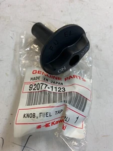 GENUINE OEM KAWASAKI ZX6R ZX600 FUEL TANK TAP KNOB 92077-1123 - Picture 1 of 1