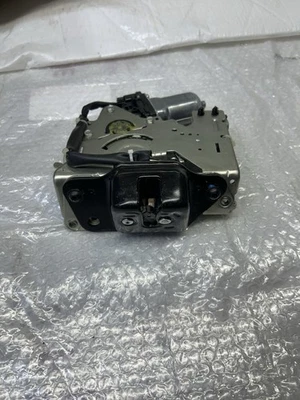 2011-2021 Jeep Grand Cherokee Lift-Gate Latche 0458 9656 AF - Image 1 of 4