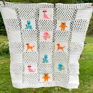 Vintage Crocheted Baby Blanket White With Colorful Animals 35 X 40 Washable - Picture 1 of 11