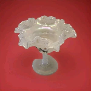 FENTON BONBONIERE HANDBEMALT MIT HERZEN & BLUMEN peralisiert irisierend weiß - Bild 1 von 3