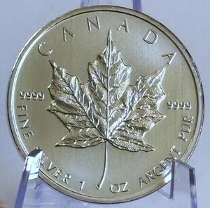 2011 $5 Canada Maple Leaf 1 ozt .9999 silver bullion coin - Buy 1 or 25 - Q23 - Picture 1 of 3