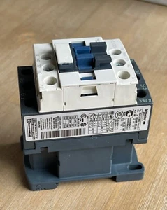 SCHNEIDER ELECTRIC TELEMECANIQUE LC1D09 CONTACTOR 25A 120V - Picture 1 of 6