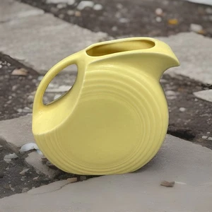 Vintage Fiestaware Homer Laughlin  Large Disc Pitcher Yellow Excellent Condition - Picture 1 of 1