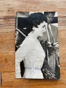 Gina Lollobrigida Signed Press Postcard DDR Germany - Picture 1 of 7