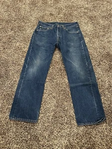 Vintage Levi's 501 made USA W32 L30 bottone mosca blu denim gamba dritta  - Foto 1 di 9
