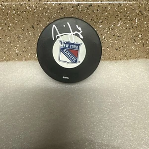 HOF JAROMIR JAGR AUTOGRAPH HOCKEY PUCK “NOT CERTIFIED” GUARANTEED OR MONEY BACK - Picture 1 of 7