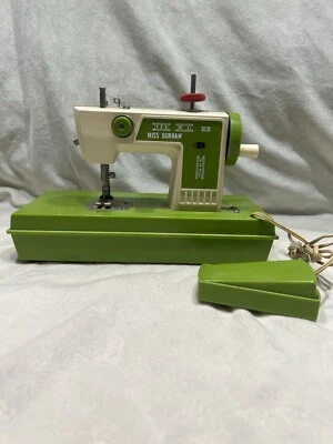 Máquina de coser eléctrica vintage infantil Miss Durham Foto 1 de 4