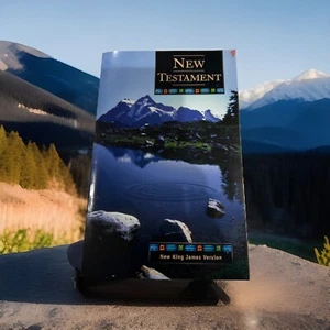 New Testament New King James Version 1990 paperback book - Picture 1 of 5