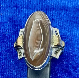 A stunning Sterling & GF Banded Agate Ring. Measures Size 7 3/4. Signed C&S. - Picture 1 of 8