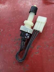 INTERRUTTORE LUCE FRENO ORIGINALE FIAT LANCIA AUTOBIANCHI Y10 SIPEA 1662 B365 - Foto 1 di 6