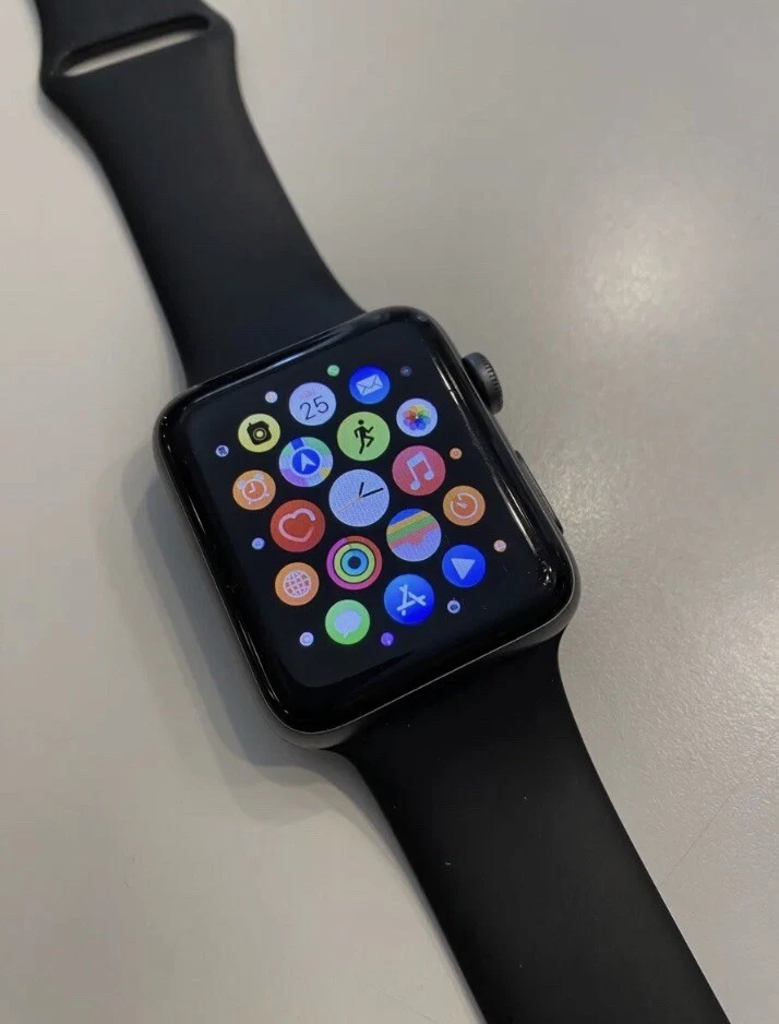 Apple Watch Series 3 42mm Cassa Alluminio Grigio Siderale, Cinturino Silicone... - Immagine 1 di 1