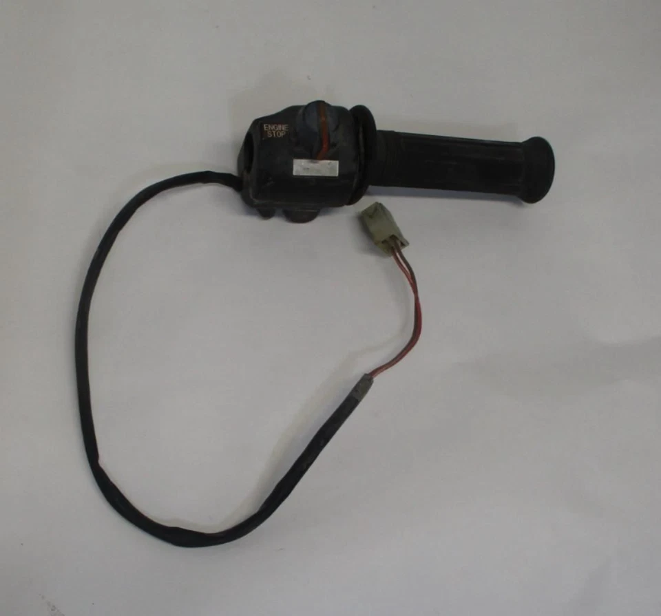 79 YAMAHA XS400 2F INTERRUPTOR DE PARADA DEL ACELERADOR DERECHO Foto 1 de 4