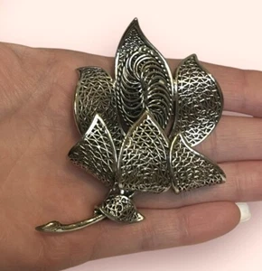 "Broche prendedor vintage de filigrana flor sobre tallo firmado Vendome tono plateado grande 3""" - Imagen 1 de 7