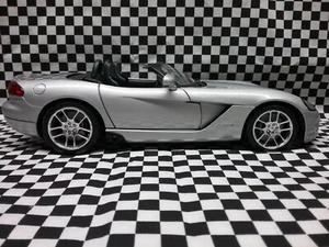 MAISTO: 2003 Dodge Viper Roadster Silver 1/18 - Picture 1 of 10