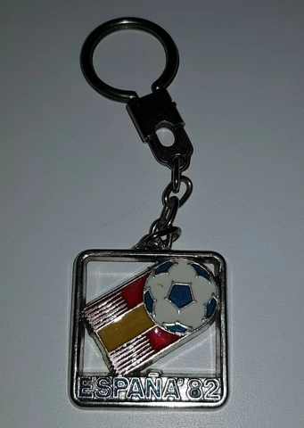 FIFA WORLD CUP SPAIN 1982 vintage KEY RING   soccer football RARE Cover