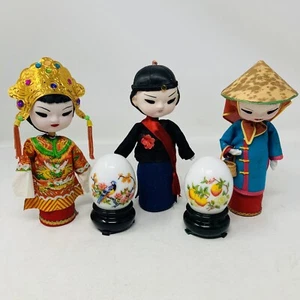 Vintage-Set mit 3 chinesischen Mini-Volkskunstpuppen traditionelle Kleidung 6 Zoll hergestellt Taiwan & Avon - Bild 1 von 20