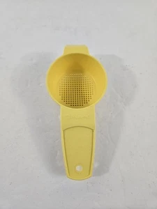 Tupperware Gadgets Mini Strainer Sifter Gadget Sheer Yellow Loose Tea - Picture 1 of 3