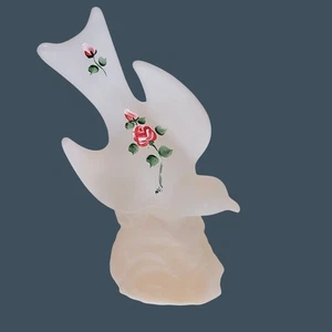 Estatuilla firmada vintage LE Smith Glass Bird in Flight blanca satinada pintada a mano - Imagen 1 de 9