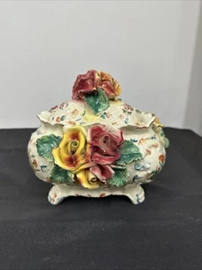 ANTIQUE CAPODIMONTE PORCELAIN FOOTED DRESSER TRINKET BOX MADE IN ITALY ROSES - Picture 1 of 24