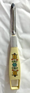 Vintage vegetable peeler with cream handle and vintage flowers and colors. - Picture 1 of 2