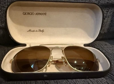 Gafas de sol vintage Giorgio Armani doradas aviador 614 703 - Italia - Unisex - Años 90 Foto 1 de 4