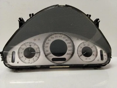 Mercedes-Benz E320 2005 grupos de instrumentos A2115409511 Foto 1 de 4