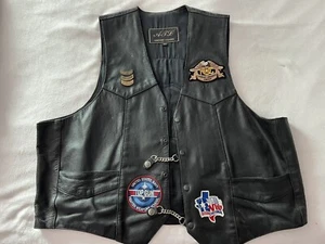 HARLEY DAVIDSON HERREN LEDERWESTE~GR. 3XL~SCHWARZ~VET PATCH~PINS~OWNERS GROUP~ - Bild 1 von 3