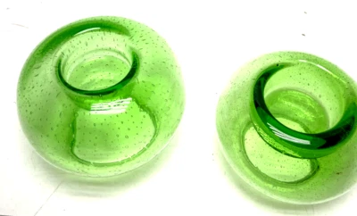 Lote de 2 candelabros jarrón verde burbuja soplado a mano Southern Living Southport Foto 1 de 4