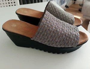 Sandalia Bernie Mev Para Mujer Comfi Gris Brillo Mezcla Cuña, Punta abierta Sin Cordones Talla: 4 - Imagen 1 de 8