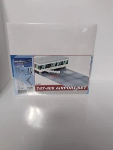 Hasegawa 1:400 -ANA Boeing 747-400 airport set KIT No 2208 NEW - Picture 1 of 7