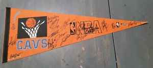Banderín Wincraft de colección de los Cleveland Cavs Cavaliers de la NBA de los años 90 texturizado firmado - Imagen 1 de 4