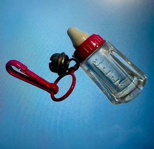 Dije campana plástico vintage años 80 biberón rosa para collar años 80 - Imagen 1 de 3