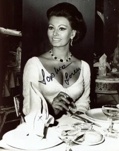 SOPHIA LOREN SIGNED AUTOGRAPHED 8x10 PHOTO ITALIAN SEX SYMBOL ICON BECKETT BAS - Picture 1 of 2