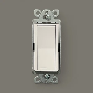 Lutron Claro 15 Amp 4-Wege Wippschalter mit Ortungslicht, weiß CA-4PS (T) - Bild 1 von 7