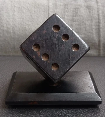 Ancien Presse Papier Accessoire Bureau Dé en Fonte DLG Edgar Brandt - Photo 1/4