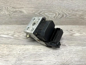 Holden Commodore VT VX 3.8L V6 ABS Module W/ Traction Control 219 (92050934) - Picture 1 of 8